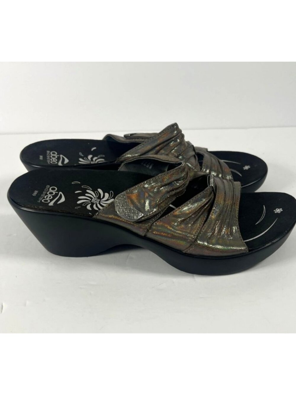 Abeo Biosystem Women's size 9  Darci Iridescent Adjustable Slide Wedge Heel Sand